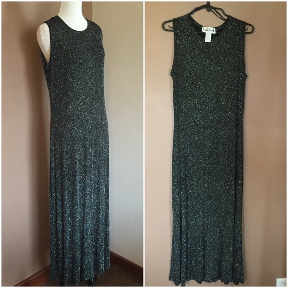 Ronni Nicole Dresses & Skirts - Ronni Nicole Gorgeous Evening Dress !